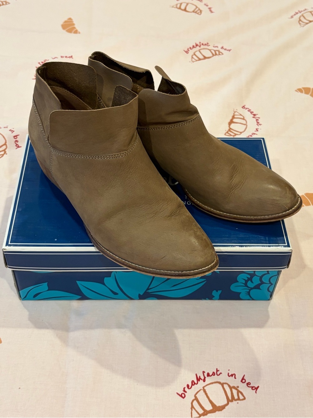 Seychelles Snare Ankle Boots in Taupe Leather